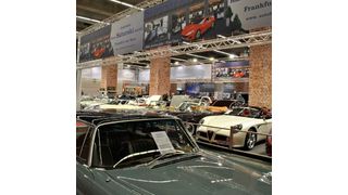 Wenn, dann werden oft nur sie gezeigt: hochpreisige Edeloldtimer wie hier auf der IAA 2019. (Dominsky/»kfz-betrieb«)