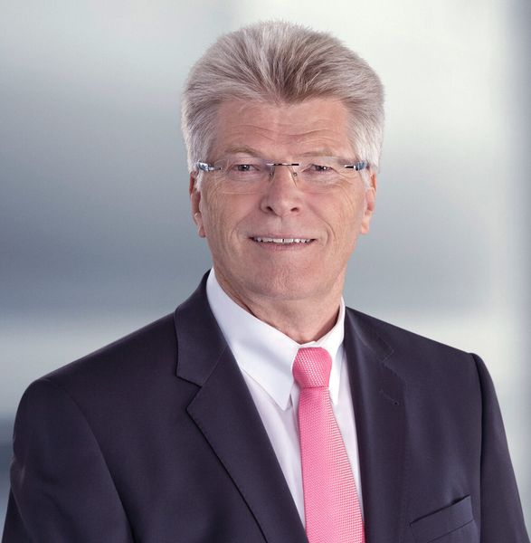 Friedhelm Loh, Inhaber und Vorstandsvorsitzender der Friedhelm-Loh-Group: „Wir sind bestens gerüstet für die Megatrends Mecha-tronik und Industrie 4.0.“ (Rittal)