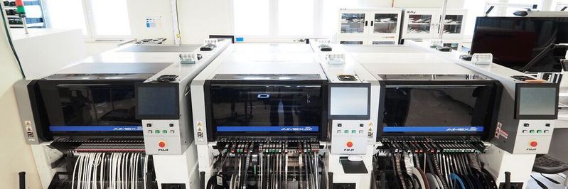 Bauteilebestückung: Lawo bringt Fehlerquote auf nahezu null bei höherer Bestückungsgeschwindigkeit mit FUJI-Fertigungslinie.(Bild:  Dirk Flackus 2019 für Lawo)