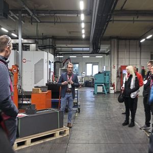 Egal ob Elektroden fräsen, Senkerodieren, Formeneinsätze erstellen, Hartmetall erodieren, Tieflochbohren und mehr - die Spezialisten des Unternehmens Gezea in Eisenach sorgen für präzise Fertigung und schnelle Abläufe.(Bild:  Maschinenmarkt)