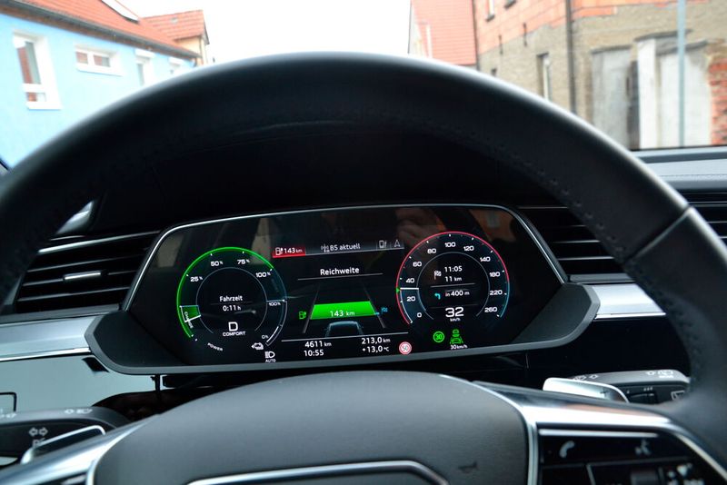 Am nächsten Tag machten wir uns auf den Weg zu einer weiteren Schnelllademöglichkeit. (Bild: Michel/»kfz-betrieb«)