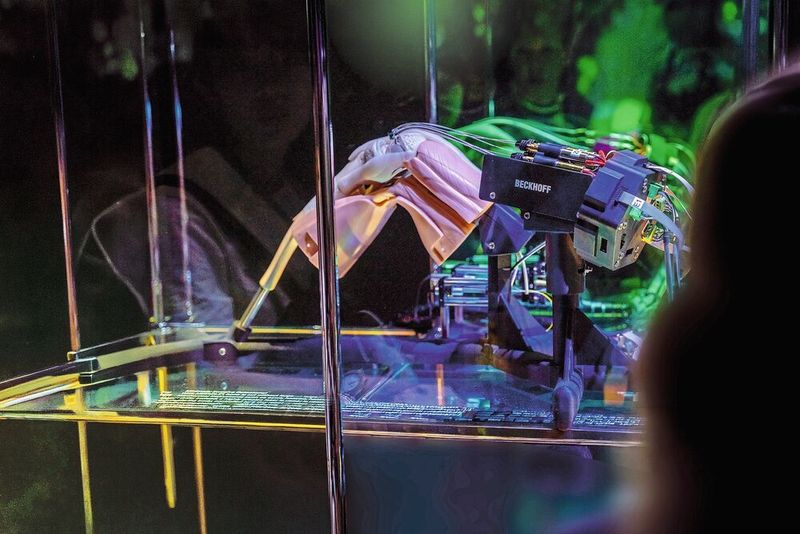 The surgical robot developed at the University of Basel as part of the Miracle II project was also a highlight at the 2025 World Expo in Osaka, Japan. (Image: University Hospital Basel: Kai-Marie Schimanski, Carl-Victor Krüger and Aidan Alberola)
