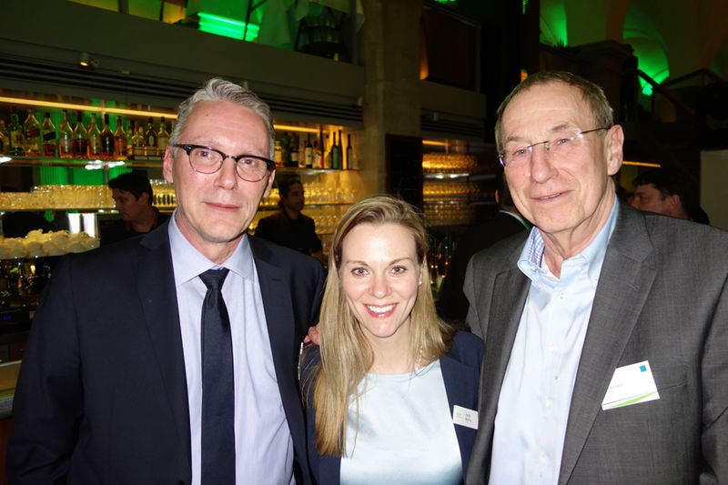 (v. l.) Stefan Tiefenthal und Nadja Wolfrat mit Michael Kaack, 3C - Career Consulting (IT-BUSINESS)