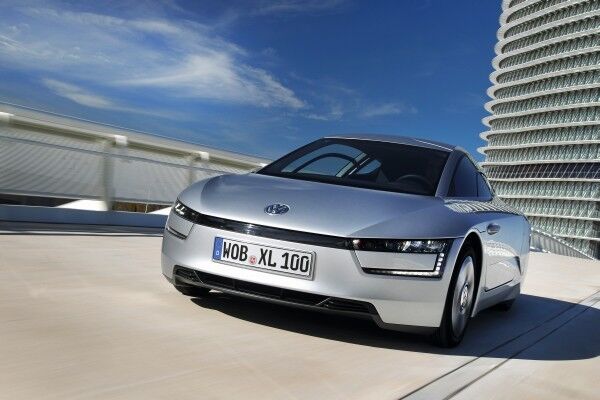 Der VW XL1: das Hybridfahrzeug braucht nur 0,9 Liter Sprit auf 100 Kilometern (Bild: Volkswagen)