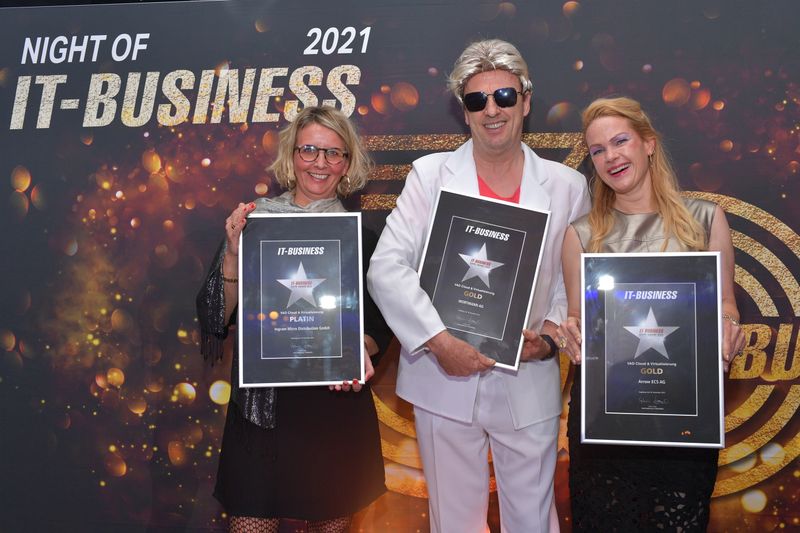 Kategorie VAD Cloud & Virtualisierung stv. Stephanie Steen für Ingram Micro (Platin), Tom Knicker, WORTMANN (Gold) und stv. Hannah Lamotte für Arrow ECS (Gold). (Hannes Magerstaedt)