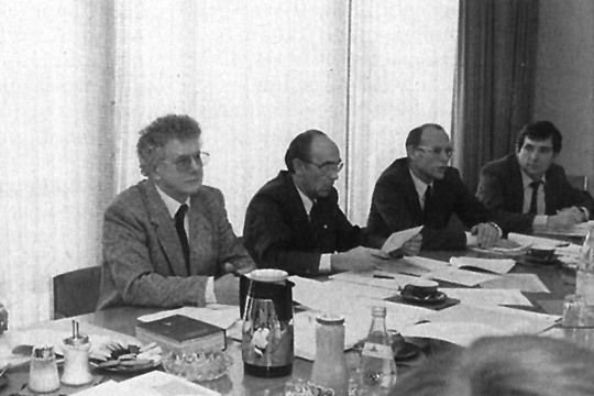 Mitte der Achtziger beginnt der ZDK-Referent innerhalb des Ausschusses  Technik des Zentralverbands seinen Kampf für die Abgassonderuntersuchung. (Archiv: Vogel Business Media)