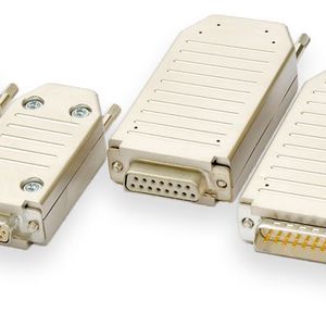 Den Stecker gibt es in einer 9-, 15- oder 25-poligen Variante mit den Maßen 31 mm × 60 mm × 16,6 mm beziehungsweise 39,5 mm × 75 mm ×     16,6 mm oder 53 mm × 75 mm × 16,6 mm.