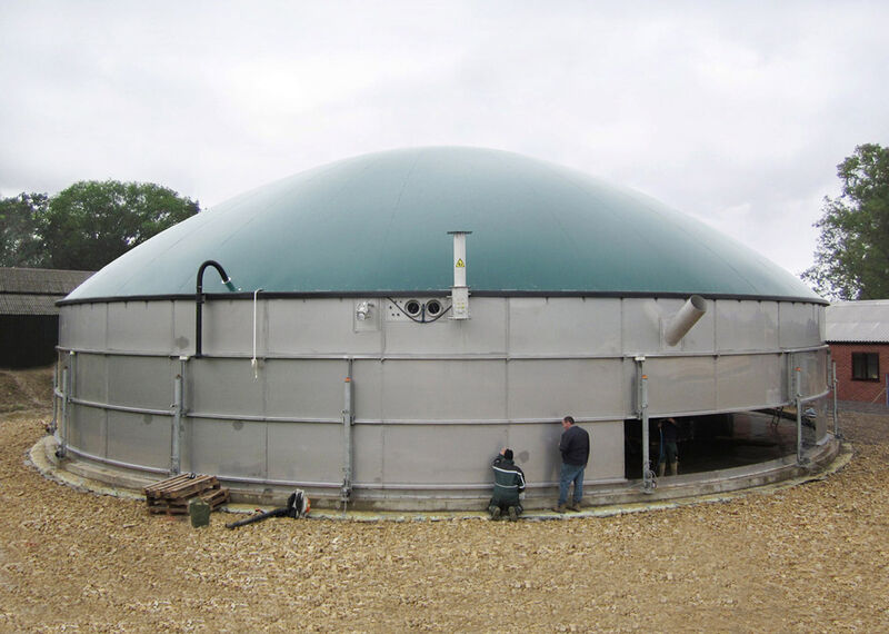 Near completion: The agricultural 500 kW anaerobic digestion plant in Leicester will go into operation in the early spring. (Bild: Weltec Biopower)