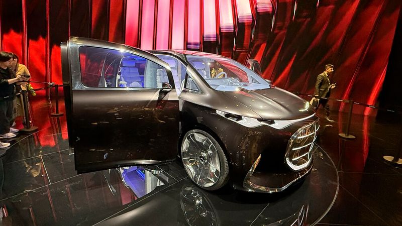 Vision V heißt eine von Mercedes als Konzept vorgestellte VIP-Lounge  auf Rädern. (Bild: sp-x)