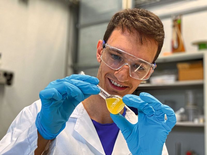 Empa-Wissenschaftler Alexander German forscht an Komponenten für Kohlendioxid-negativen Beton. (Bild: Empa)