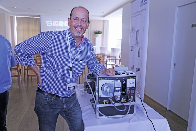 Eine Weltneuheit konnte Konrad Meier (Managing Director, Lenze Bachofen) am ersten Schweizer Performance-Stammtisch präsentieren. (Bild: Böhm)