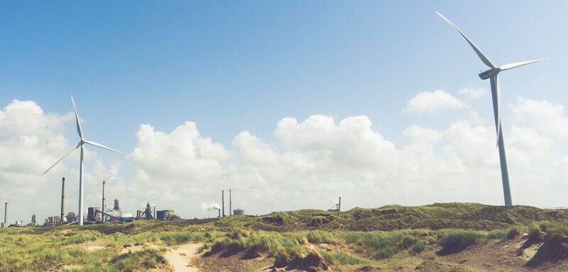 Tata Steel Nederland in IJmuiden (Bild) gehört zu dem emissionsärmsten Stahlerzeugern, heißt es. Mit dem neuen Stahl namens Zeremis Carbon Lite erfülle man nun die wachsende Nachfrage sämtlicher Schlüsselbranchen, nach Stählen der „grüneren“ Art.