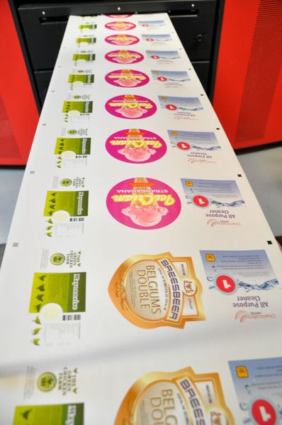 Etiketten am laufenden Band (Bild: Xeikon)