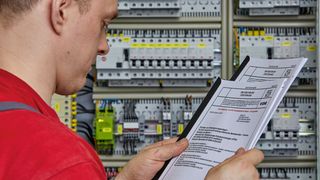 Bild 1: Der Schutz elektrischer Anlagen vor Überspannungen erhöht die Sicherheit und Verfügbarkeit der elektrischen Installation. (Phoenix Contact)