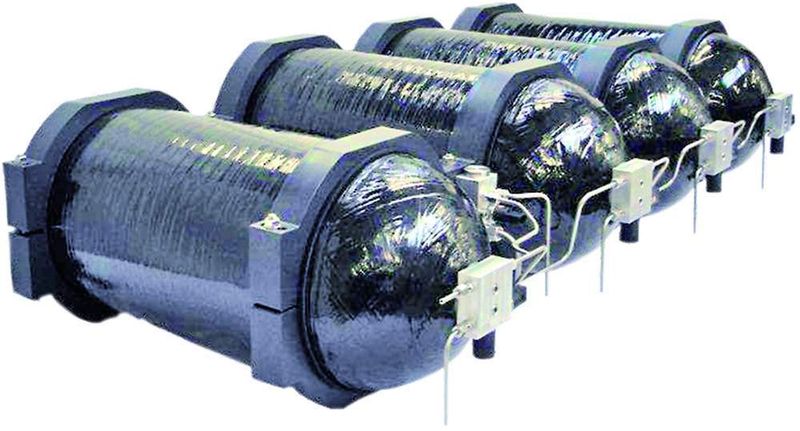 Bild 2: Mit der Verdichteranlage werden HD-Behältermodule mit Helium auf Dichtheit geprüft. Die Behälter fungieren später als Vorratsspeicher für Wasserstoff bei gasbetriebenen Automobilen. (Archiv: Vogel Business Media)