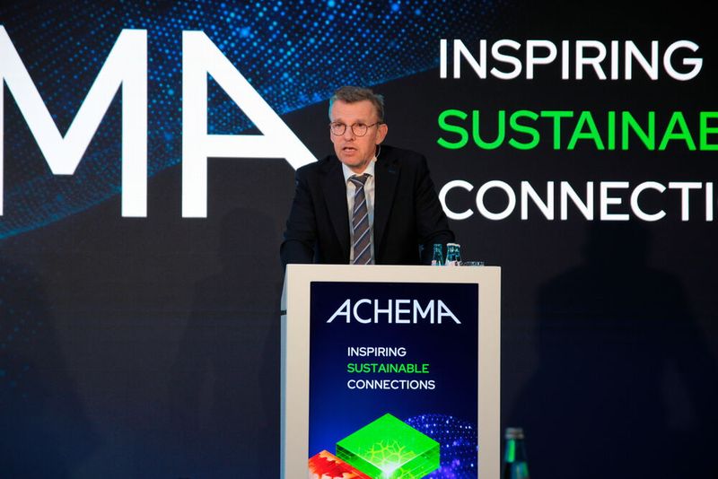 Vorsitzender des Achema-Ausschusses und CEO von Linde Engineering, Jürgen Nowicki, fordert Ambition, Vision und Realität zusammenzubringen und die ganze Gesellschaft mitzunehmen, auch wenn es das Tempo drossele. (Bild: Ernhofer / PROCESS)