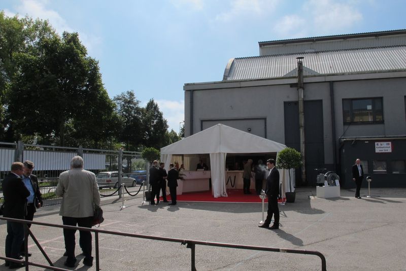 Armaturenmesse bei schönstem Wetter. Die nächste Diam findet am 4./5. November 2015 wieder in der Bochumer Jahrhunderthalle statt. (Bild: Ernhofer/PROCESS)