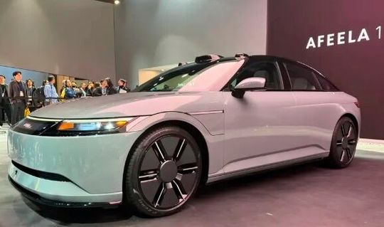 Das wäre es gewesen: Das Elektroauto Afeela 1, das Sony zusammen mit Honda bauen wollte. Doch die Welt ist manchmal unfair und kann auch ambitionierteste Traumschlösser zum Einsturz bringen. Die Abrissbirne heißt diesmal nicht zuletzt auch Donald Trump ...(Bild:  Sony Honda Mobility)