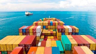 Viele Containerschiffe wurden vor einiger Zeit aus der Lieferkette genommen, sagt der Kreditversicherer Credendo. Nun boomt der Handel. Aber es gibt diverse Probleme bei der Rückführung der Schiffe. Das könnte fatal werden, meint Credendo. (Credendo Short-Term Non-EU Risks)