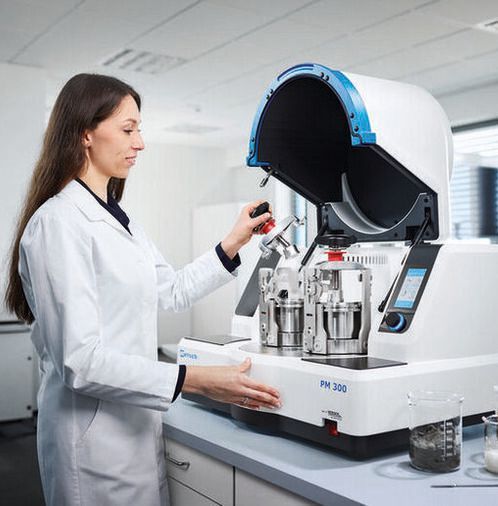 With the new Planetary Ball Mill PM 300, Retsch has added another model to the comprehensive ball mill range which, thanks to elaborate features, makes every day work in the lab easier.(Source:  ©OliverBellendir)