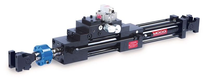 Moog bietet eine umfangreiche Palette an elektrischen und hydraulischen Antrieben, die das Angebot für alle Testlabore in der Automobilindustrie abrunden. Die obige Abbildung zeigt den leistungsstarken, mit langlebigen Lagern ausgestatteten hydraulischen Testaktuator.  (Bild: Moog)