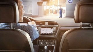 Mithilfe ihrer Telematikdienste steuern Automobilhersteller wie Volkswagen die vernetzten Kundenfahrzeuge in die Werkstätten ihrer Vertragspartner.   (Bild: Volkswagen)