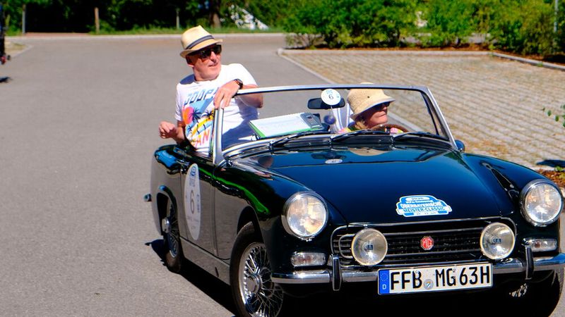 Andrea und Stefan Griebl in ihrem MG Midget, Bj 1969. (Bild: Holger Zietz - VCG)