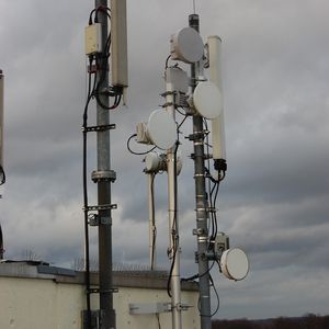 Richtfunk-Antennen auf dem Dach der der Realschule Heinsberg