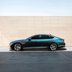 Mit 4.995 Millimeter Länge hat der Genensis G80 fast schon Oberklasseformat.(Bild:  Genesis)