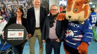 Raben-Niederlassungsleiter Rafael Kämpfer (3.v.l.) unterstützt die DKMS-Aktion und hat sich typisieren lassen. (Bild: Raben)