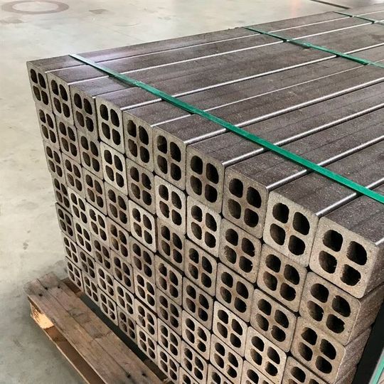 Zaunpfosten aus naturfaserverstärktem Kunststoff(Bild:  Naftex)