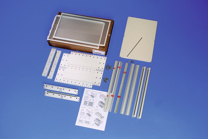 Bild 6: Baugruppenträger-Bausatz als Flatpack für platzsparende Lieferung und Lagerhaltung (Bild: Schroff)