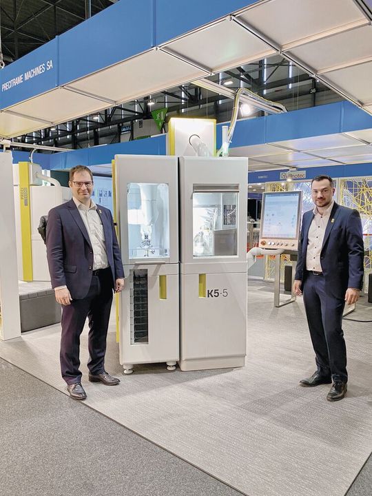 Nicolas Vez, directeur administration vente (à gauche) et Kevin Rossel, sales manager chez  Precitrame Machines SA, à l'EPHJ 2024.(Source :  Marina Hofstetter)