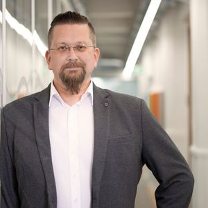 Tim Berghoff, Security Evangelist, G Data Cyber Defense: „Das reine Adrenalin, das in den ersten Kriegstagen und -wochen das Handeln bestimmt hat, ist langsam gewichen und es ist Zeit für einen nüchternen Blick auf die tatsächliche Situation.“(Bild:  G Data)