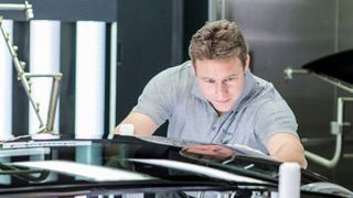 Das Polycarbonat-Dach besitzt im Werkstoff integrierte Infrarot-Absorber. Dafür erhielt es den Plus X Award. (Bild: Webasto)