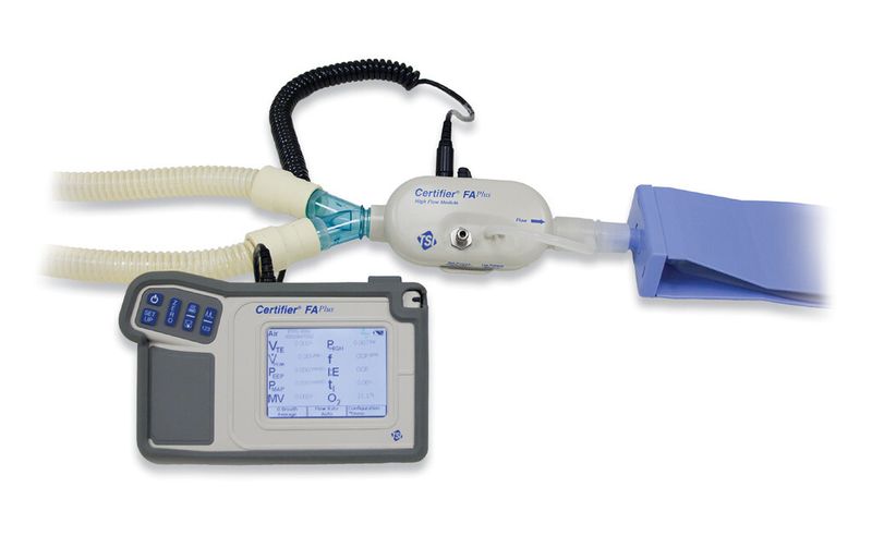 Für die Wartung von medizinischen Apparaten wie Anästhesiegasgeräten, Insufflatoren und Sauerstoffkonzentratoren lässt sich das batteriebetriebene Handmessgerät Certifier FA Plus nutzen. (Bild: TSI)