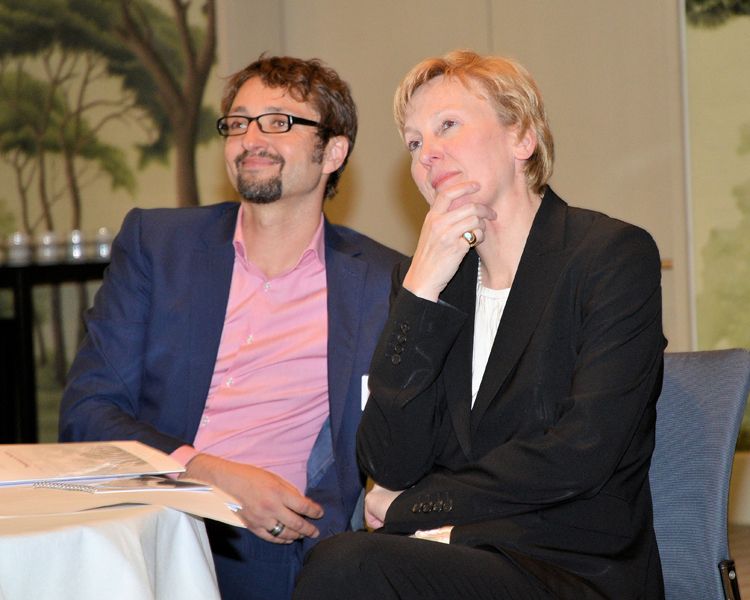 Lauschten gespannt den Vorträgen: Oliver Tuszik (Vice President und Vorsitzender der Geschäftsführung, Cisco Deutschland) und Sabine Bendiek  (Bild: IT-BUSINESS)