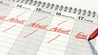 Das Vier-Tage-Woche-Modell ist inzwischen vereinzelt auch im Automobilhandel angekommen. (Bild: © bluedesign - stock.adobe.com)