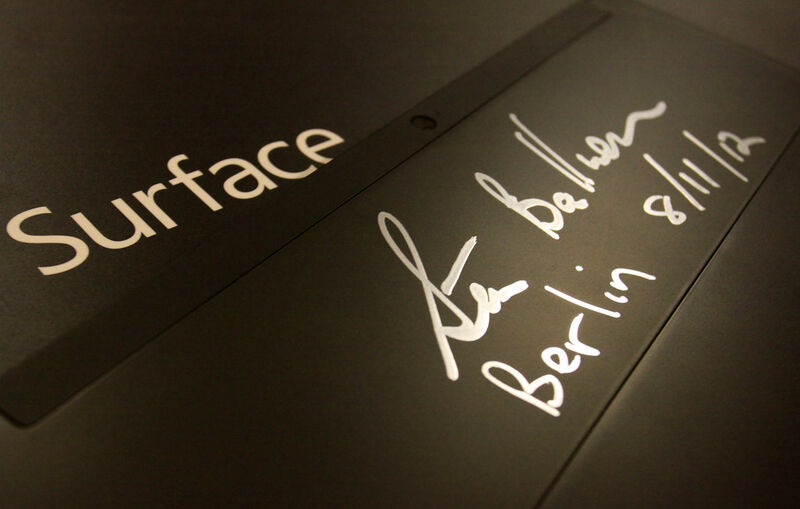 Das Objekt der Begierde: ein von Steve Ballmer signiertes Surface. (Emotion Touch)
