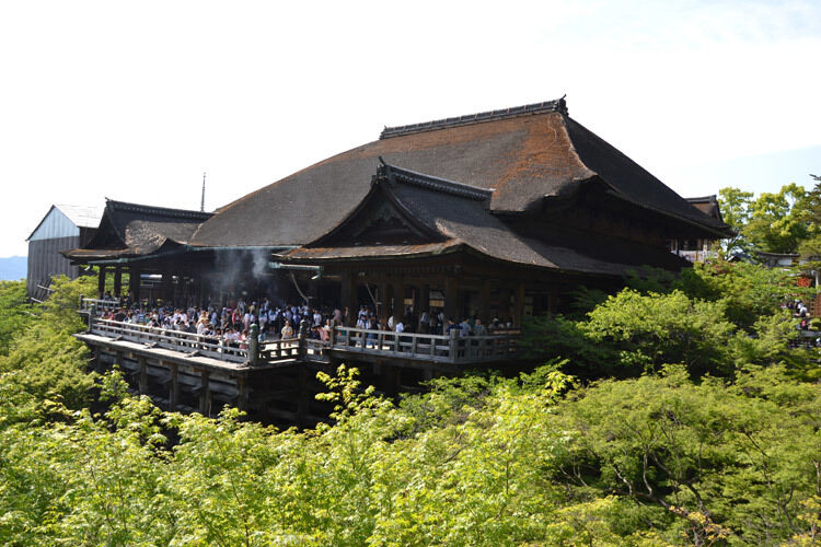 ... und der buddistische Kiyomizu-dera Tempel. (Foto: Mauritz)