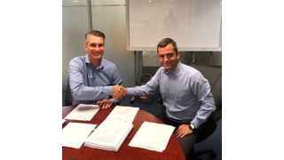 (l to r) Paul Cox, managing director Vopak Terminal Durban and Fluor's general manager Sub-Saharan Africa, Alejandro Escalona during the signing ceremony of the engineering, procurement and construction management contract. (Business Wire)