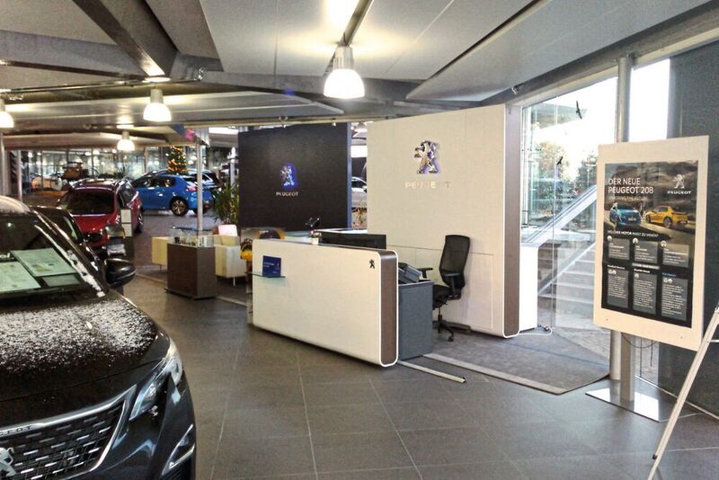 Insgesamt investierte das Autohaus Oppel rund 200.000 Euro in seinen neuen Peugeot-Showroom. (Autohaus Oppel)