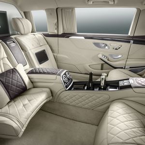 (Mercedes-Benz)