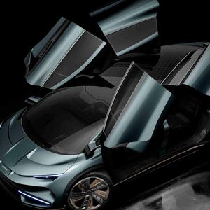 Das Aehra SUV bietet vier Einstiegstüren, die jeweils nach oben öffnen.(Bild:  Aehra)