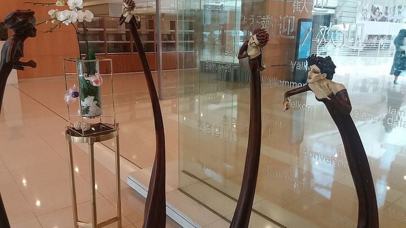 Abbildung 8: Der Eingangsbereich der Huawei-Universität in Shenzhen. (Kriemhilde Klippstätter)