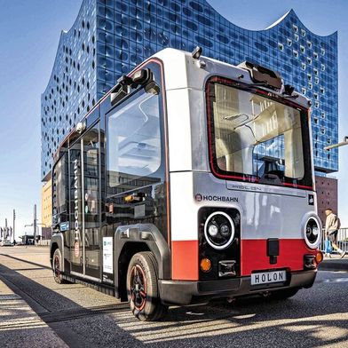 Das autonom fahrende Shuttle von Holon startet in der Hamburg Innenstadt. (Bild: Holon)