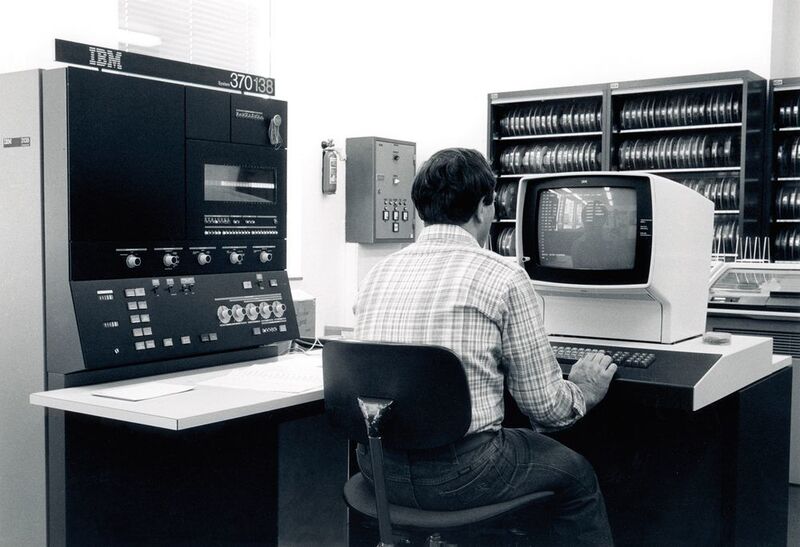 Keine Angst vor der Digitalisierung: Bereits 1978 wurde bei Vogel an einem Mainframe-Rechner von IBM gearbeitet. (Vogel Communications Group)