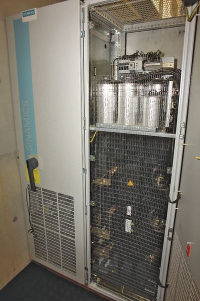 Bild 4: Seit 2010 sind die Umrichter optional mit einer integrierten Oberwellenkompensation erhältlich.  (Bild: Siemens)