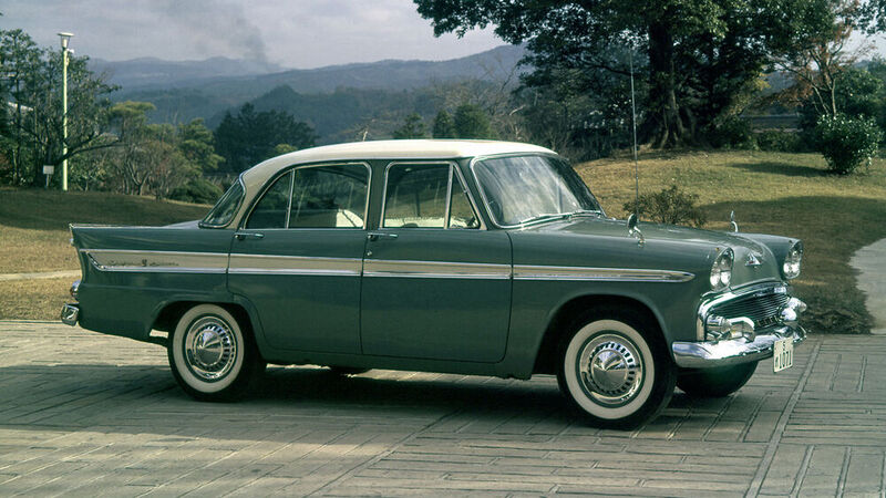 Der Prince Skyline debütiert 1957 auf dem Pariser Salon. Der Wagen ist im Stil einer sportlich angehauchten Limousine konzipiert und soll gegen Alfa Romeo Modelle und Borgward Isabella antreten. (Bild: Nissan)