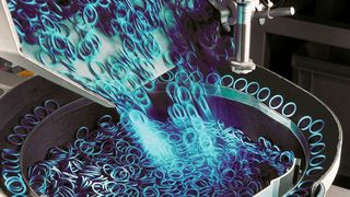 Bei Elastomeren wird über die Beschichtung vor allem der Reibungskoeffizient verringert, was auch zu einer stärkeren Vereinzelung der Dichtungen führt. (Trelleborg)